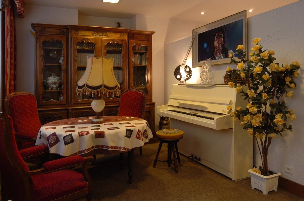 Entraygues-sur-Truyère Hotel Du Lion D'Or חדר תמונה