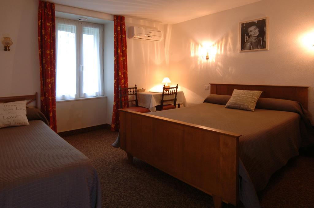 Entraygues-sur-Truyère Hotel Du Lion D'Or חדר תמונה